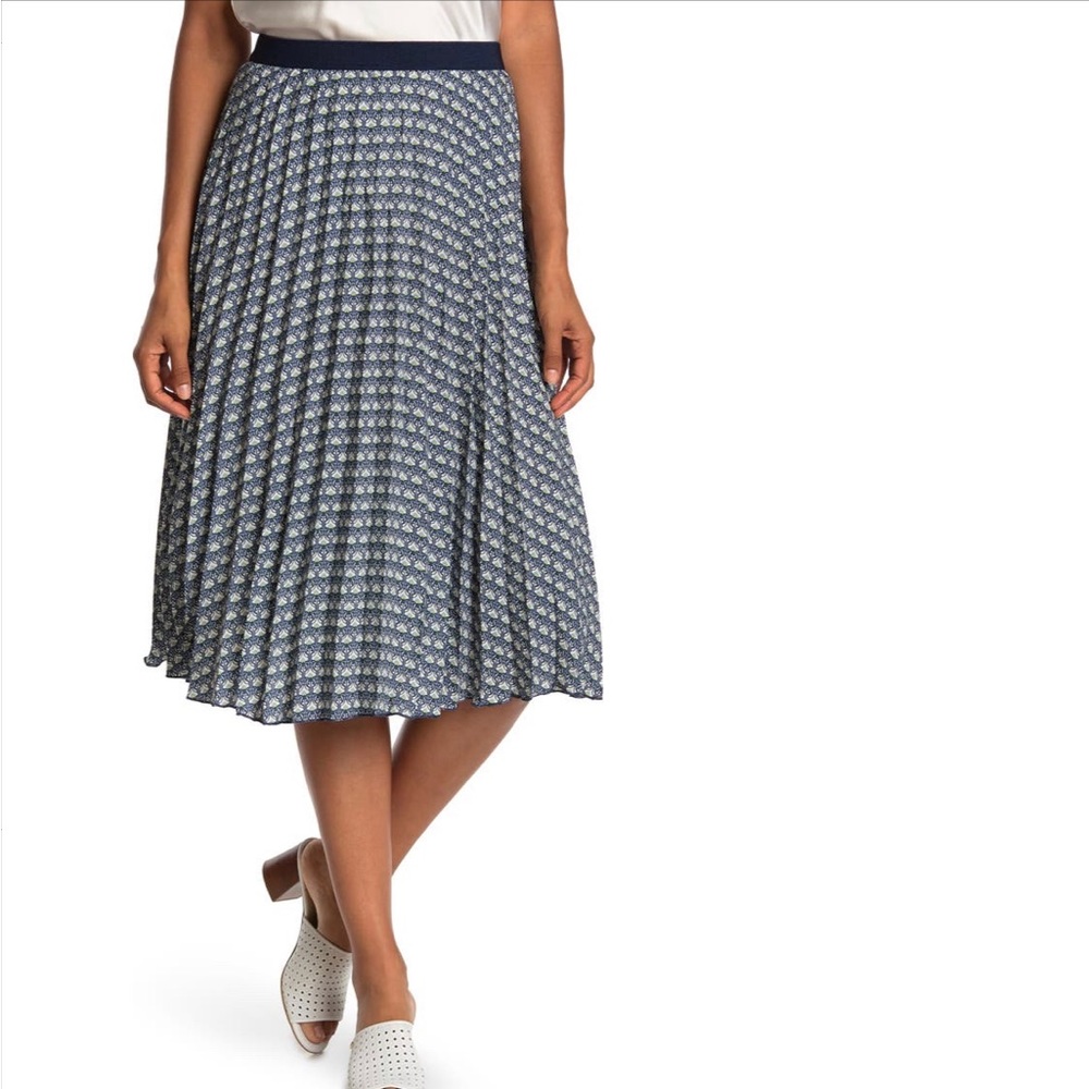 Patterned pleated midi skirt
